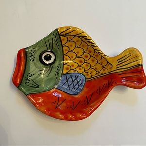 VIETRI FISH DISH HOME DECOR SERVE WARE ITALY POTTERY RED BLUE YELLOW DINING